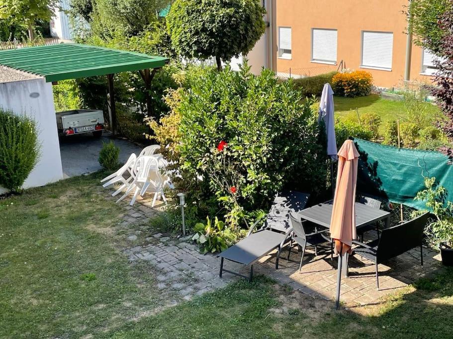 Schoene Ferienwohnung In Bahnhofsnaehe Fuer Urlaub, Studium Oder Arbeit Deggendorf Exterior photo
