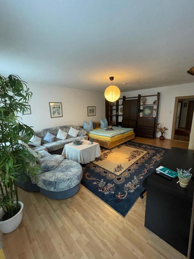 Schoene Ferienwohnung In Bahnhofsnaehe Fuer Urlaub, Studium Oder Arbeit Deggendorf Exterior photo