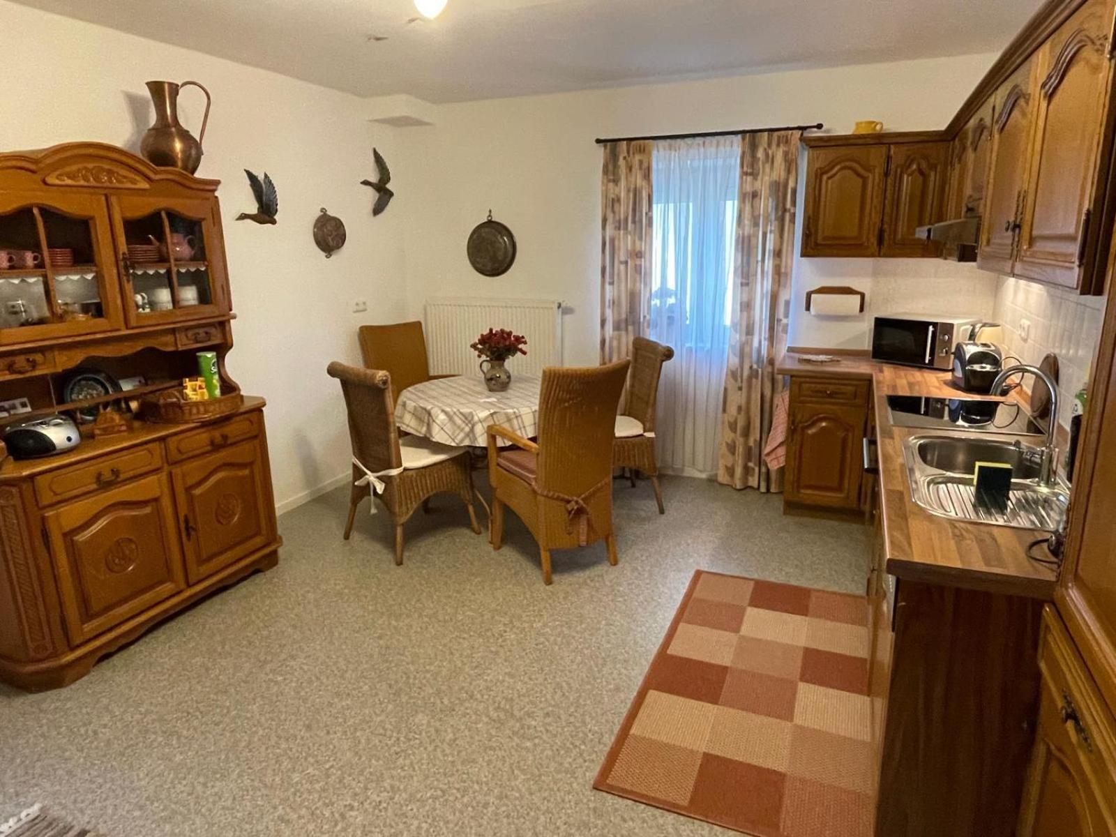 Schoene Ferienwohnung In Bahnhofsnaehe Fuer Urlaub, Studium Oder Arbeit Deggendorf Exterior photo